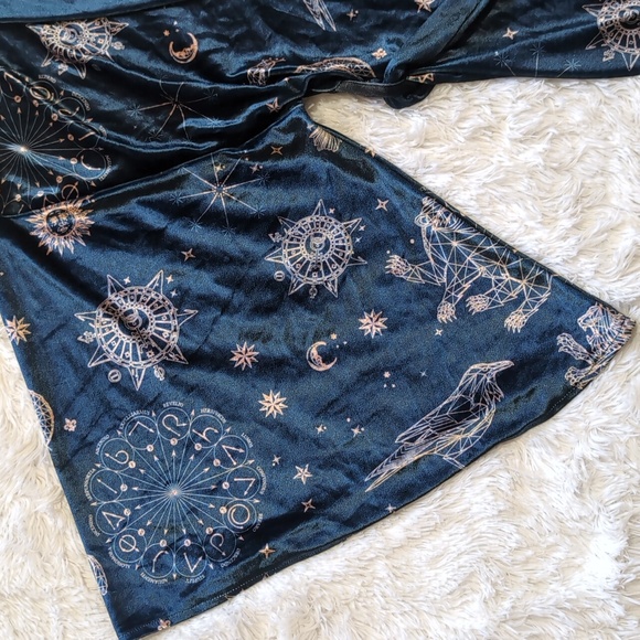 Blackmilk Harry Potter Magic Sky Velvet Swan Kimono - Picture 5 of 15